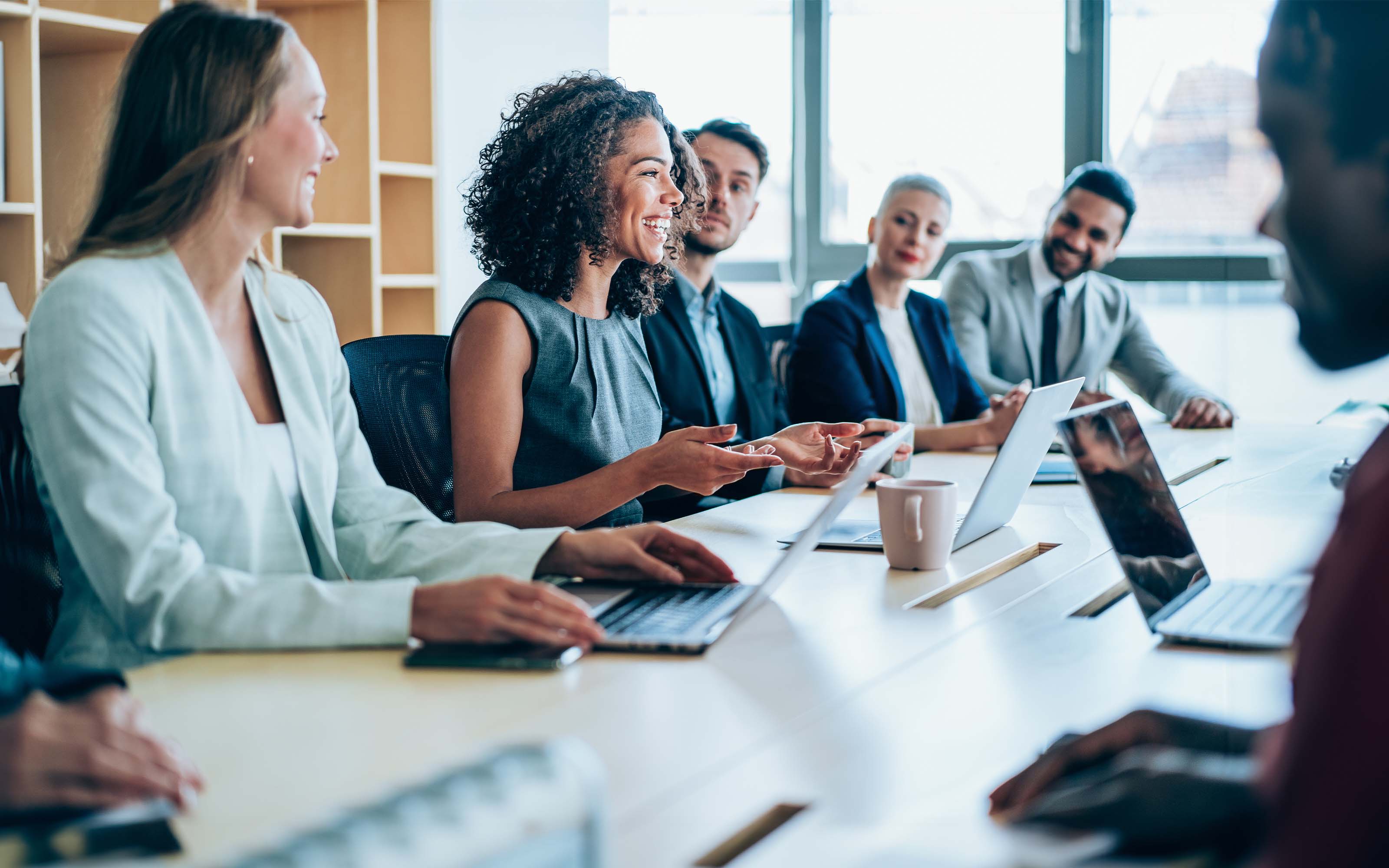business-people-meeting-in-the-office-1366137792