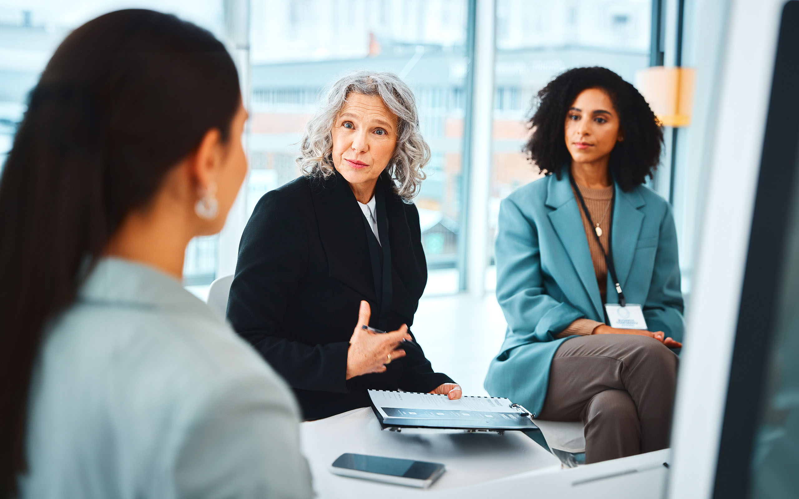 women-business-meeting