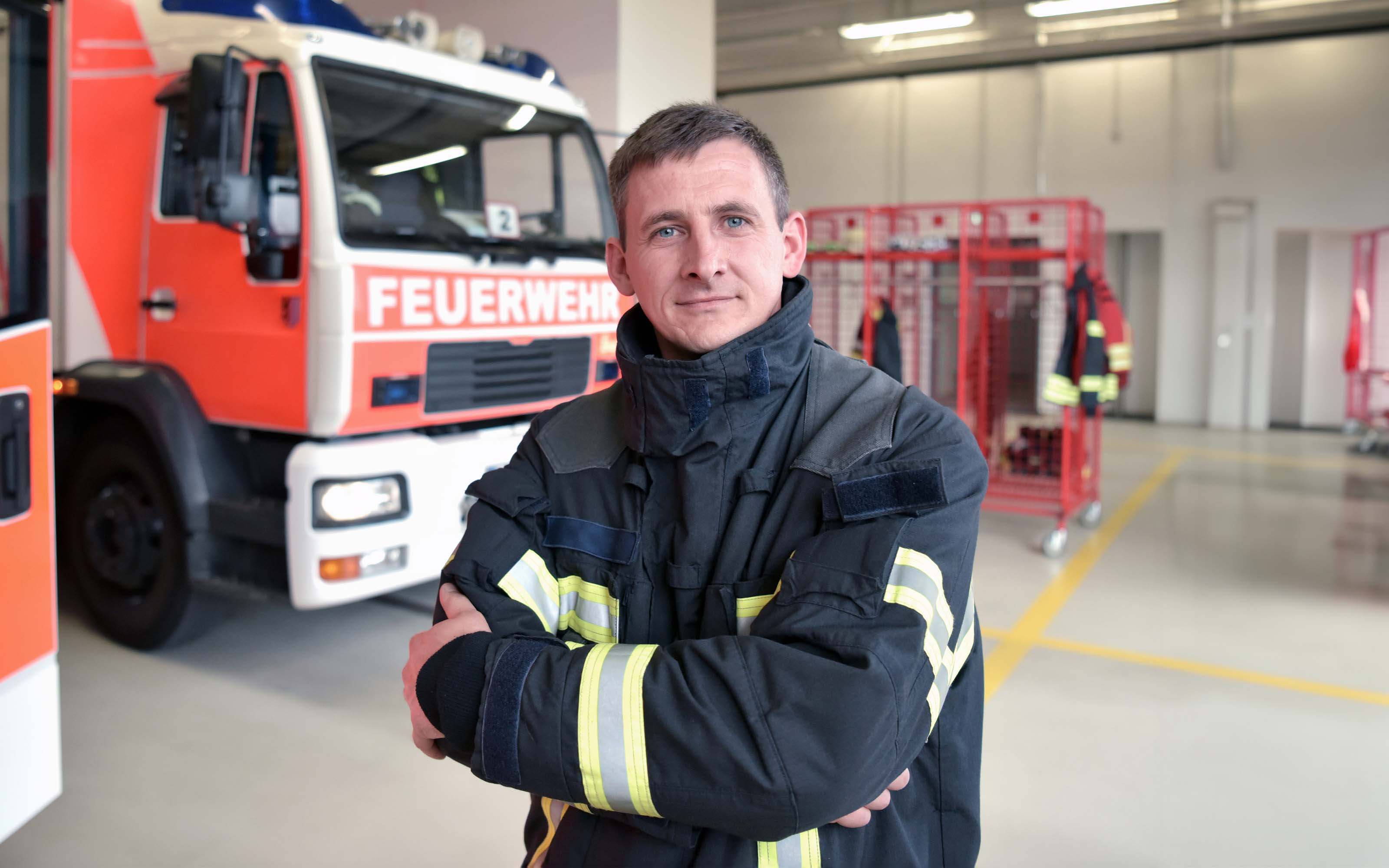 firefighter-in-the-operations-centre-1170291891