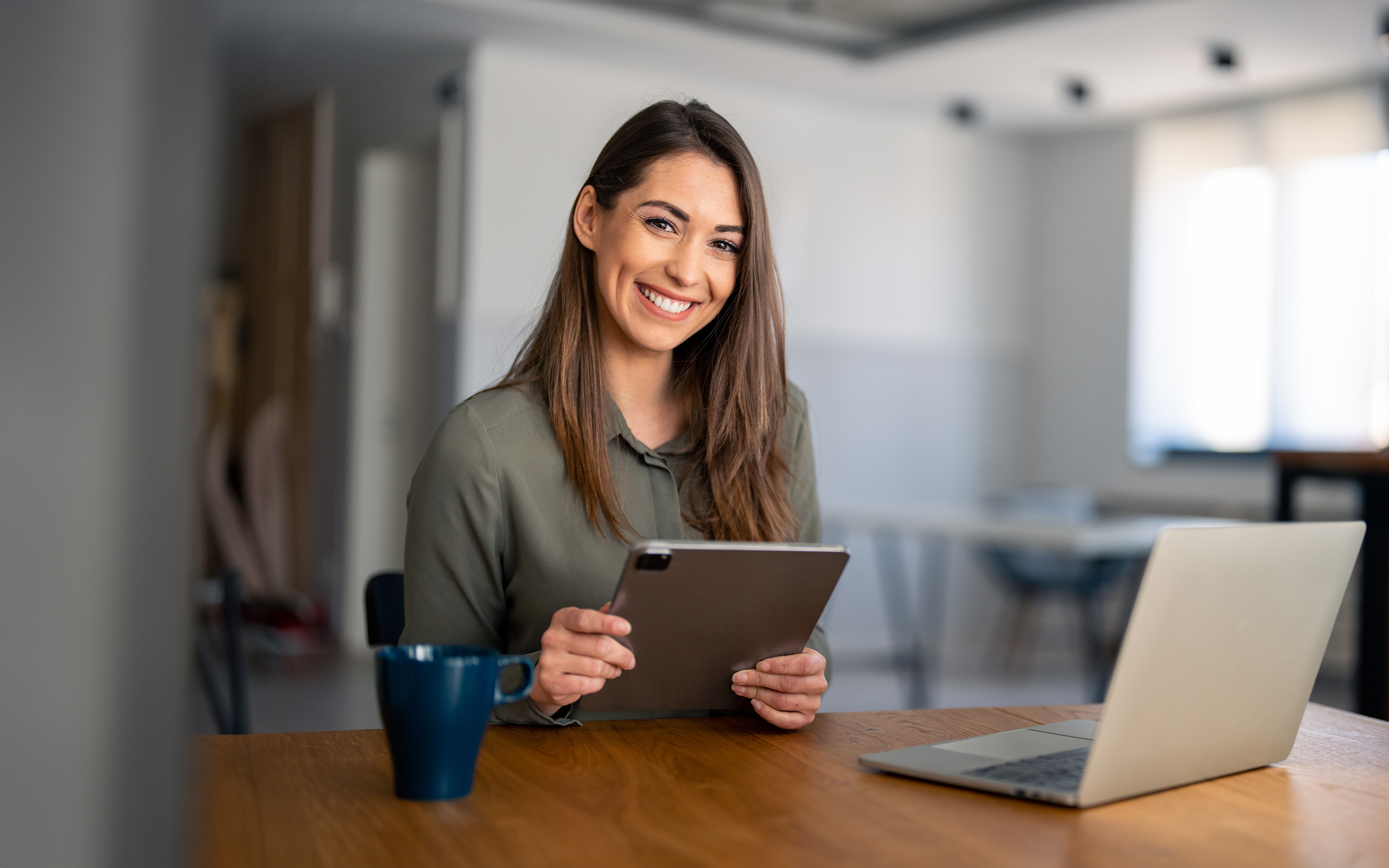 woman-holding-digital-tablet-device-1487363444