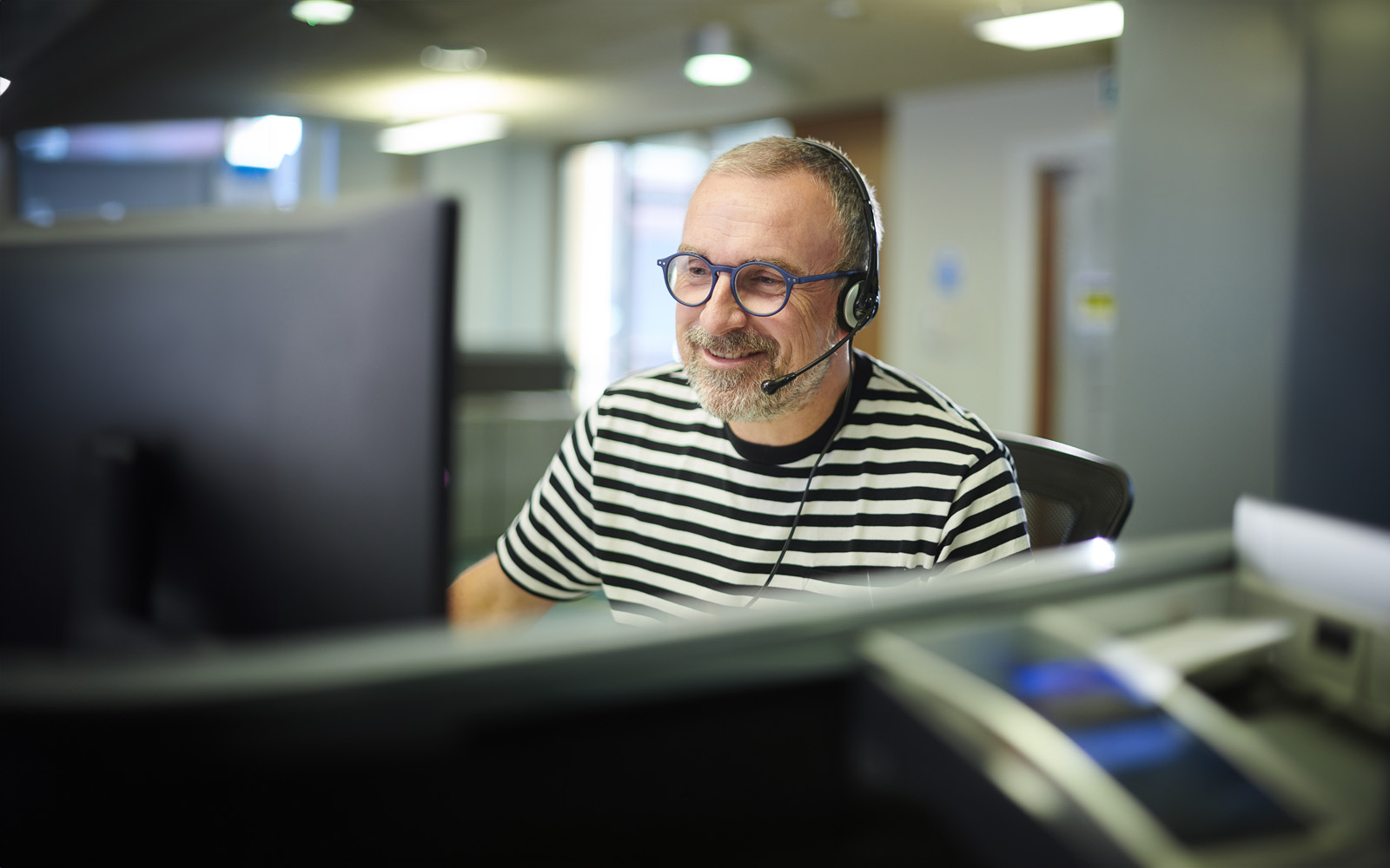 customer-services-representative-1352460029