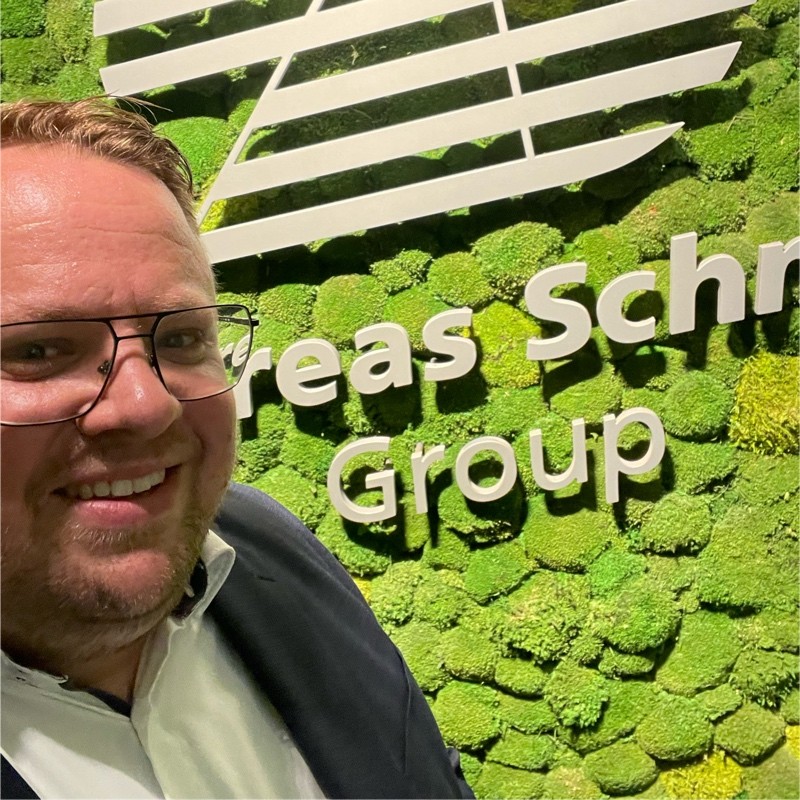 Jan Bachmann verantwortet den Finanzbereich bei der Andreas Schmid Logistik AG und berichtet im Webinar aus erster Hand über die strategischen Überlegungen, den Auswahlprozess und die Erfahrungen seines Unternehmens auf dem Weg zu einem modernen SAP Cloud ERP.