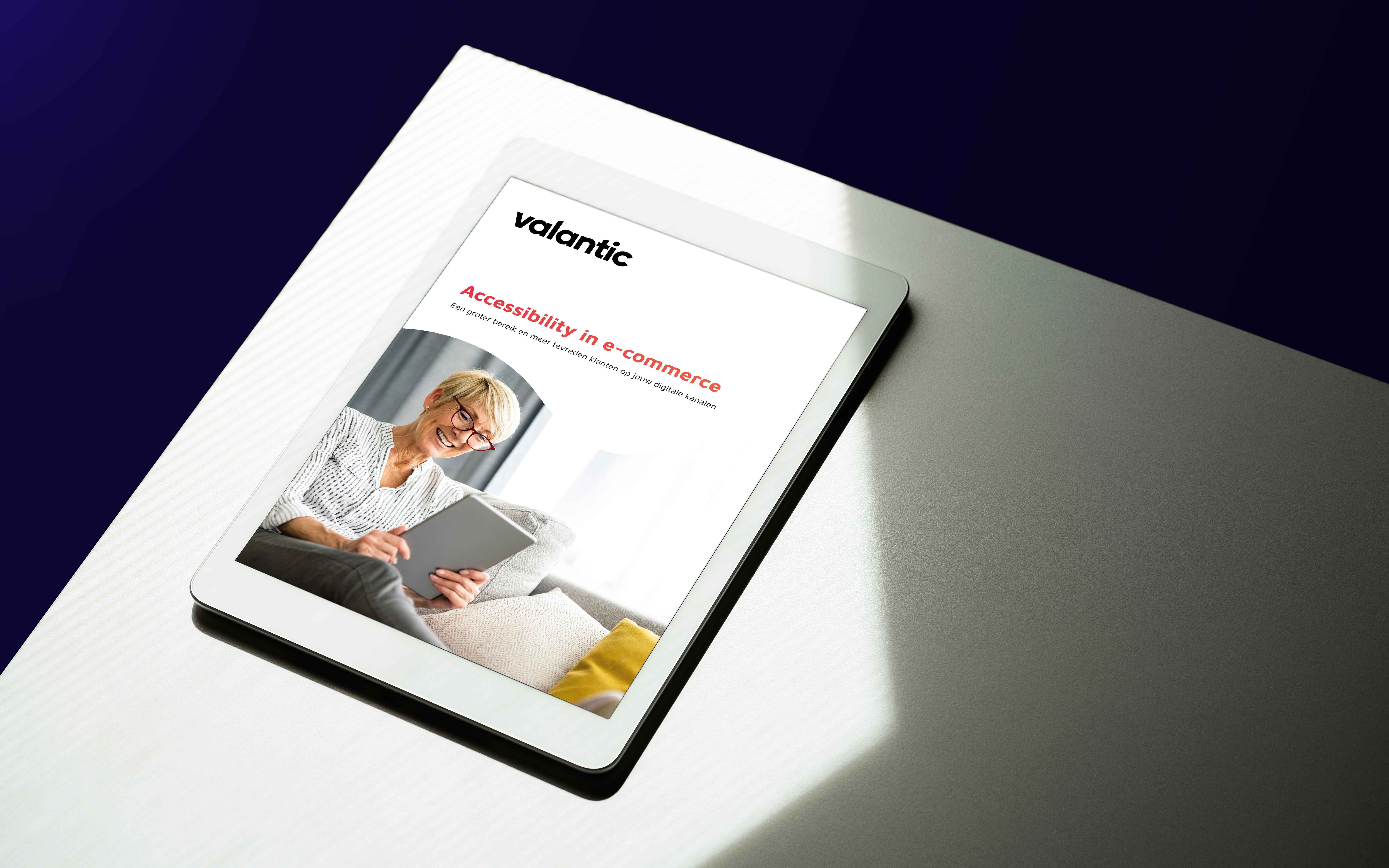 Mock-up-tablet-with-image-of-whitepaper