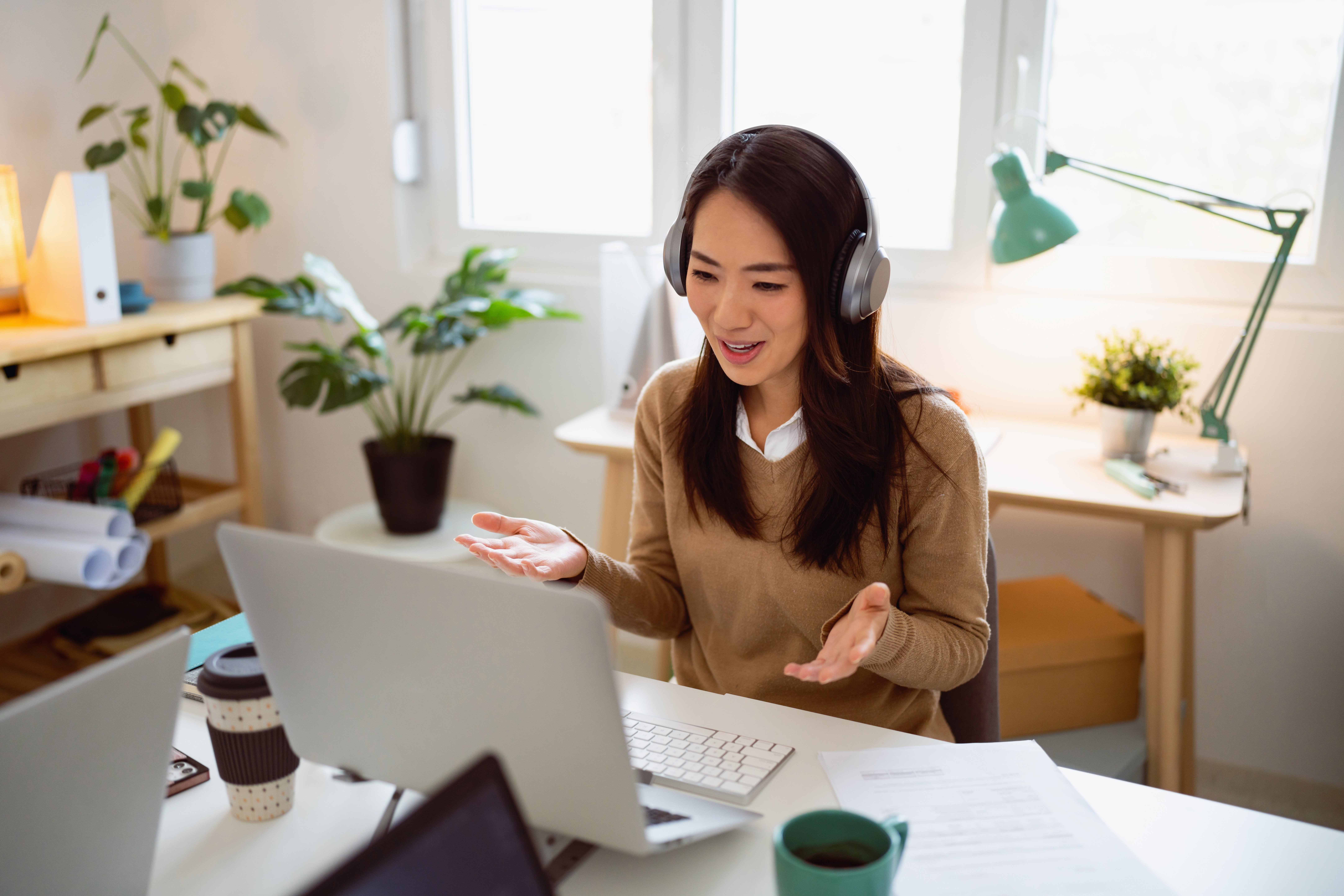 businesswoman-having-a-video-conference-at-her-office-1444184846