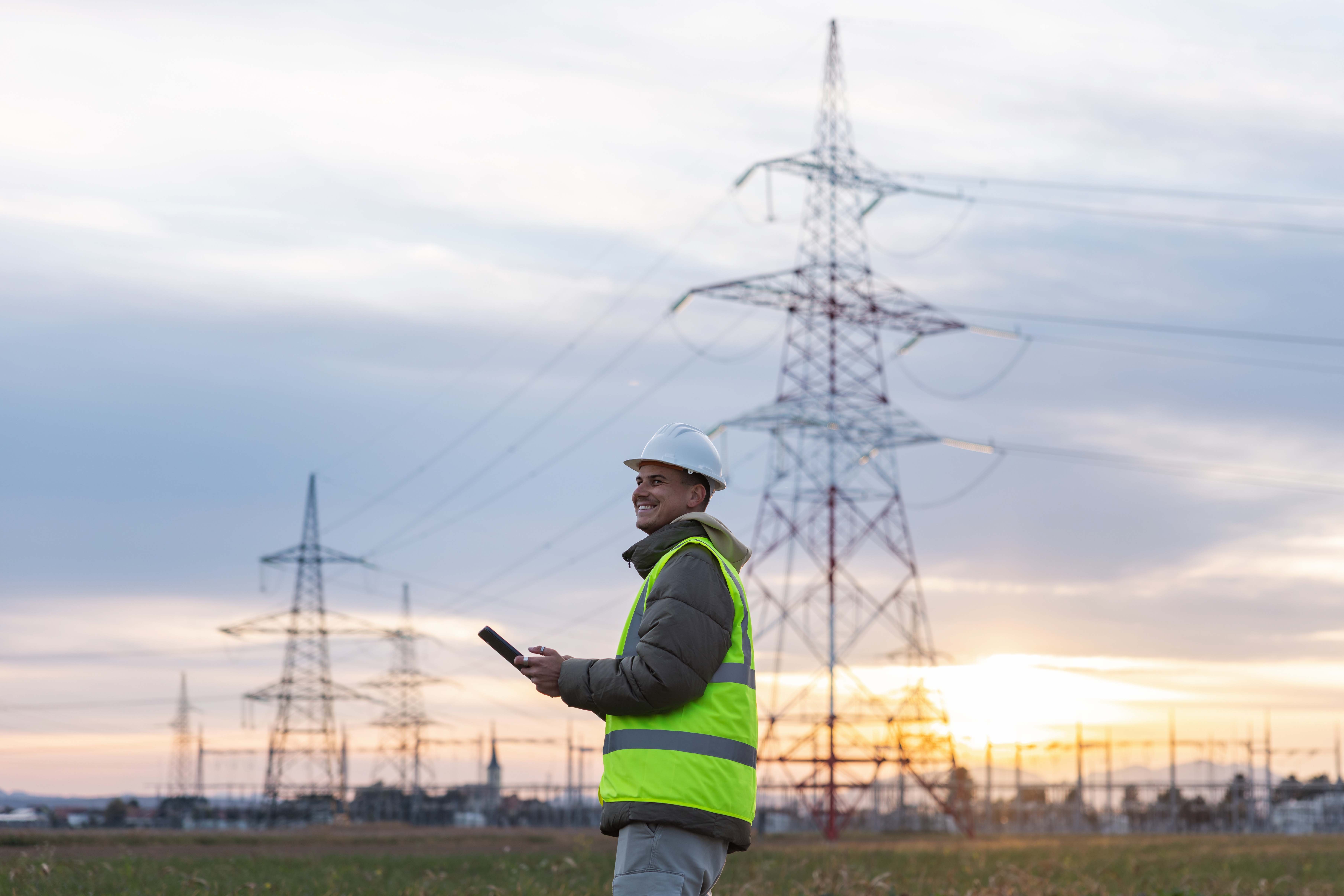Header_Whitepaper_Utilities _ Man in nature with grids in the back.