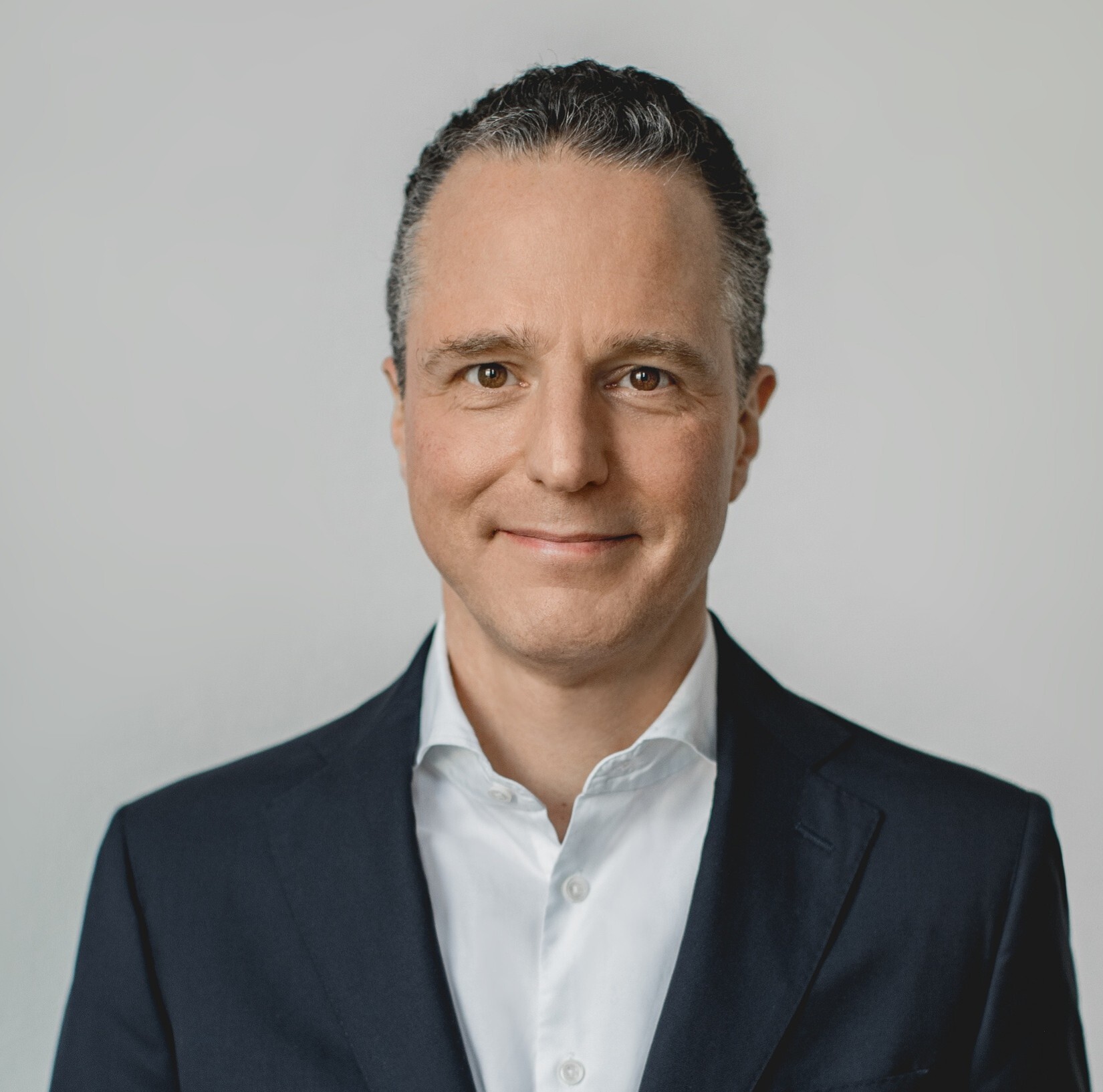 Dr. Bernhard Höveler